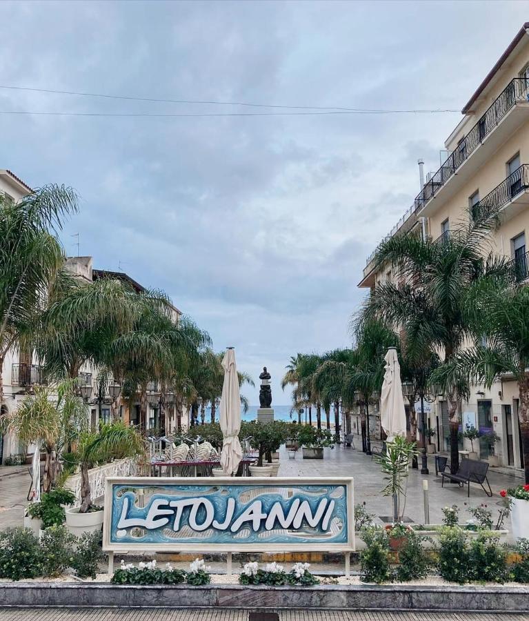 Casa Peppino Appartement Letojanni Buitenkant foto
