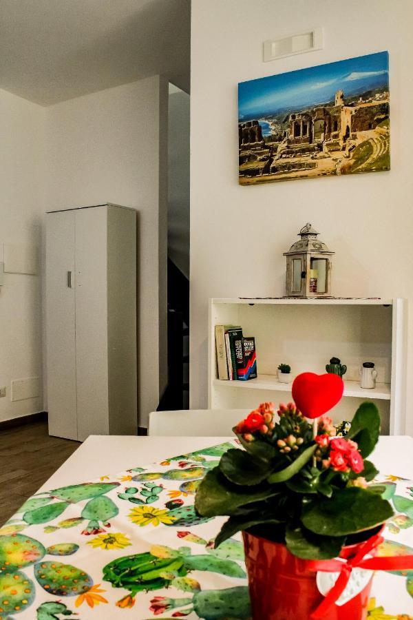 Casa Peppino Appartement Letojanni Buitenkant foto
